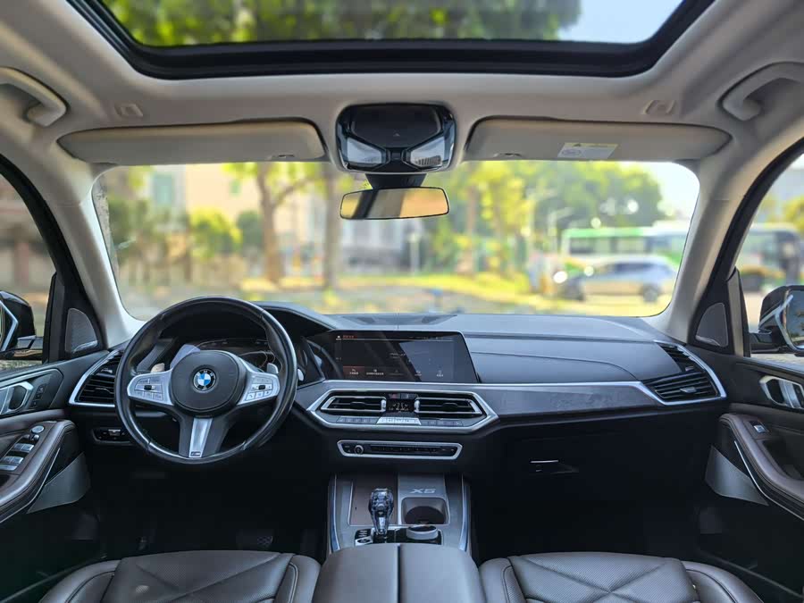 BMW X5 2022 car image #10