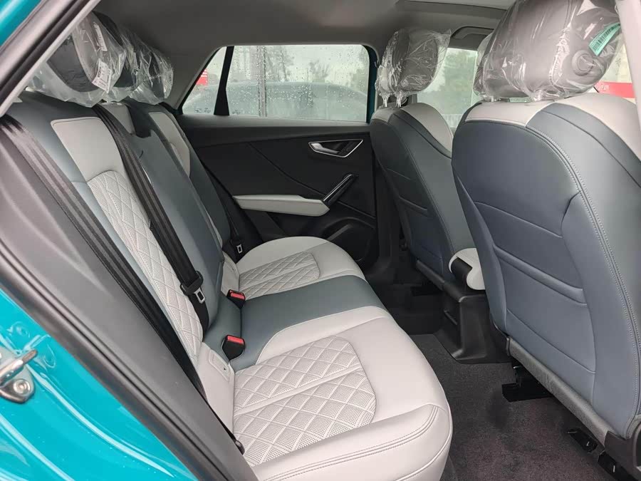 Audi Q2L 2025 car image #10