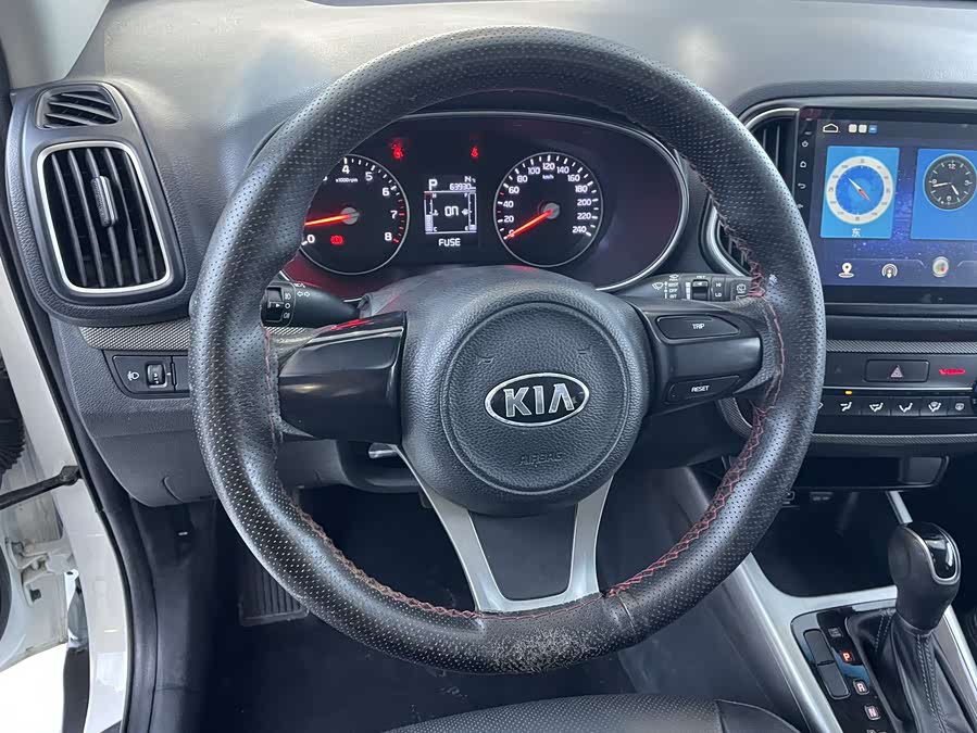 Kia Stonic 2018 image de voiture #10
