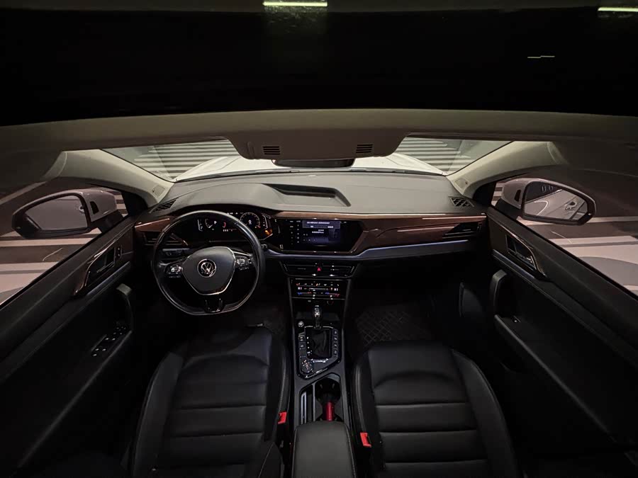 Volkswagen Tharu 2020 car image #10