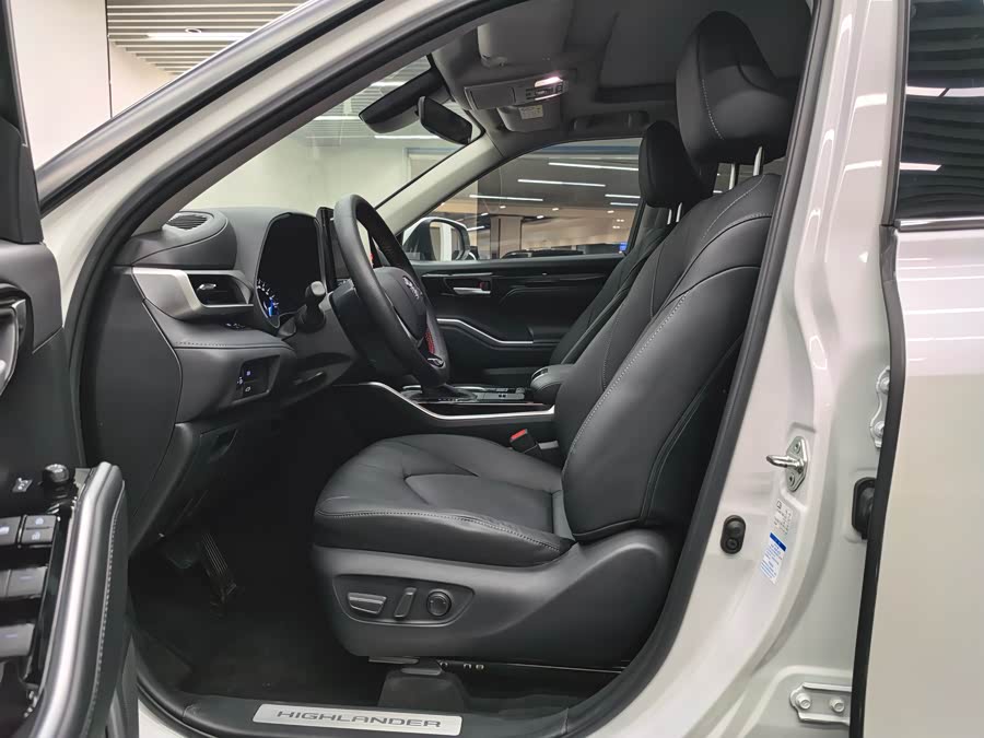 Toyota Highlander 2021 car image #10