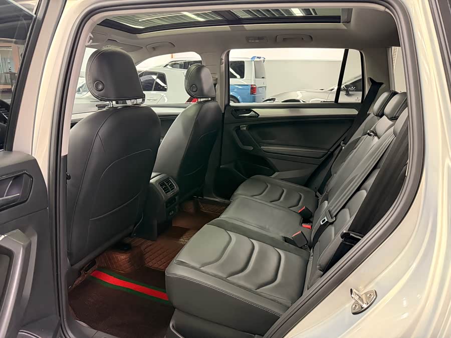 Volkswagen Tiguan L 2018 car image #10