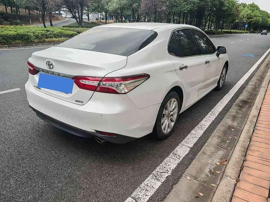 Toyota Camry 2019 car image #10