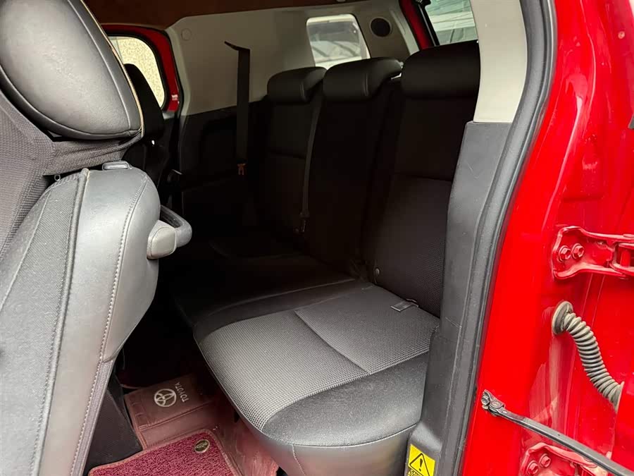 Toyota FJ Cruiser 2012 car image #10