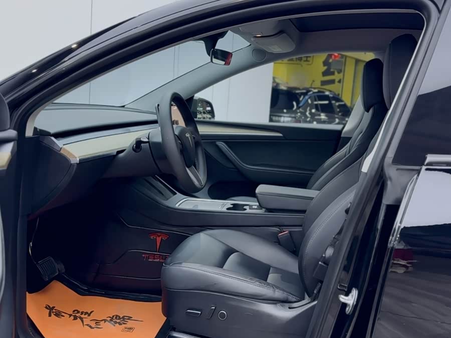 Tesla Model Y 2023 car image #10