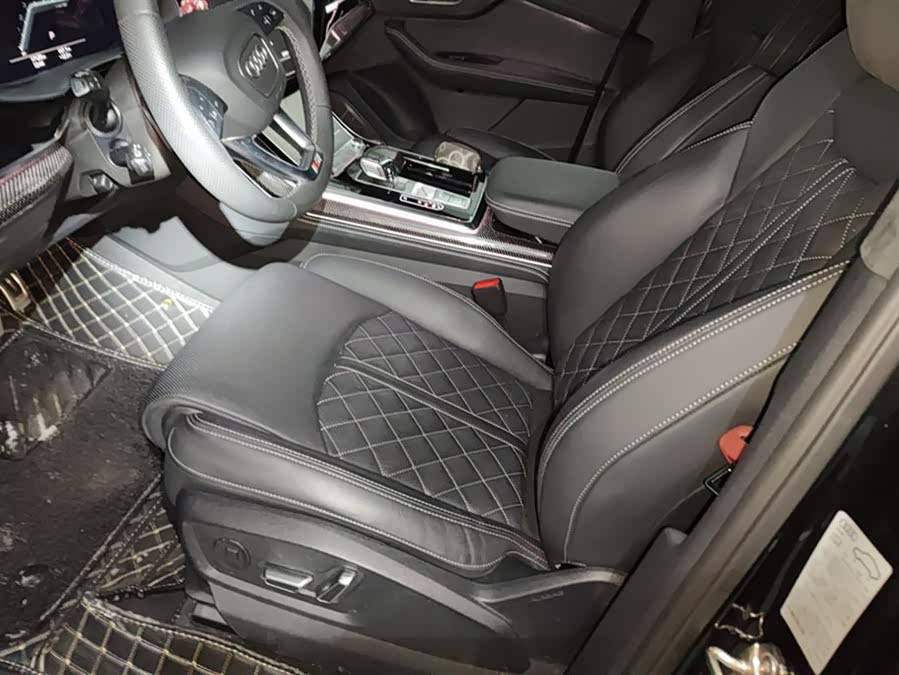 Audi SQ7 2024 car image #10