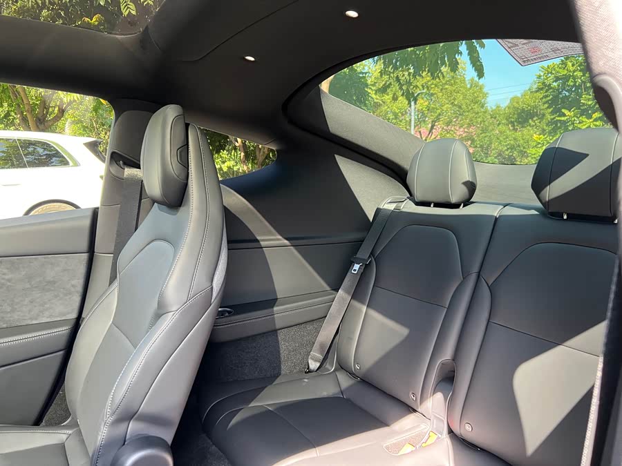 特斯拉 Model Y L 2025 汽车图片 #10