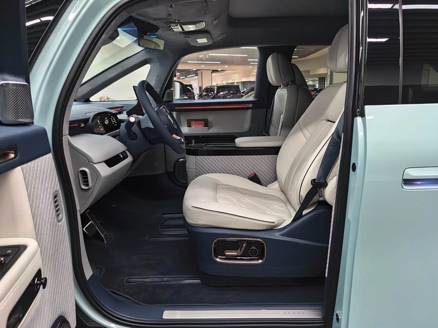 极氪 极氪MIX 2024 汽车图片 #10