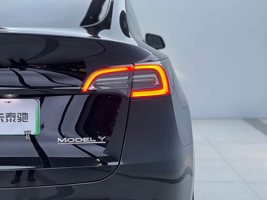 Tesla Model Y 2022 #10 Tesla Model Y 2022 car image #10