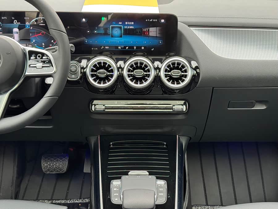 Mercedes-Benz GLA Class 2023 #10 Mercedes-Benz GLA Class 2023 car image #10