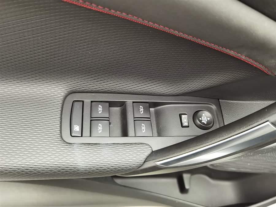 Chevrolet Tracker 2022 immagine di auto #10