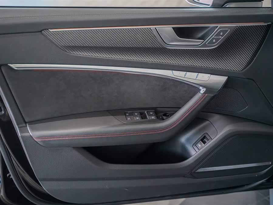 Audi RS 6 2024 immagine di auto #10