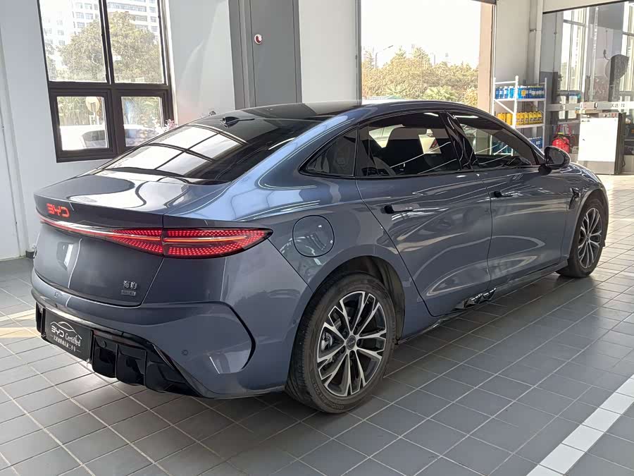 BYD Seal 2025 car image #10