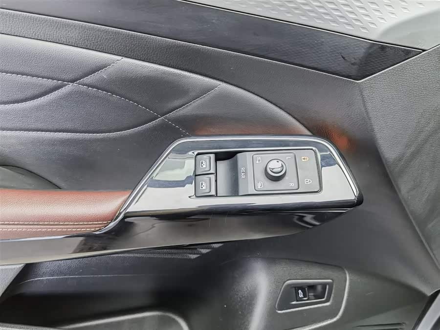 Volkswagen ID.6 X 2021 car image #10