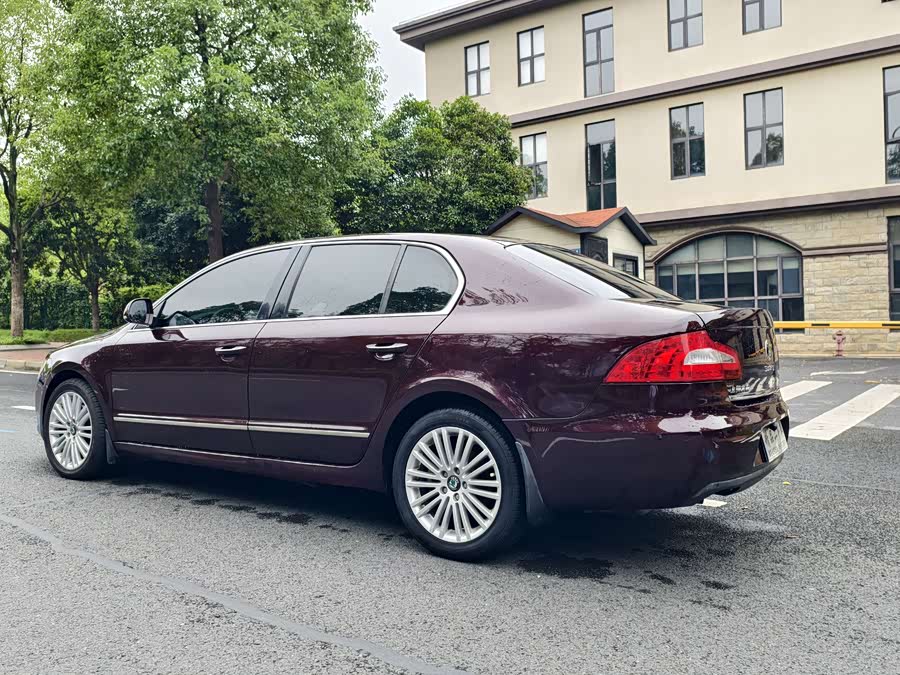 Skoda Superb 2011 immagine di auto #10