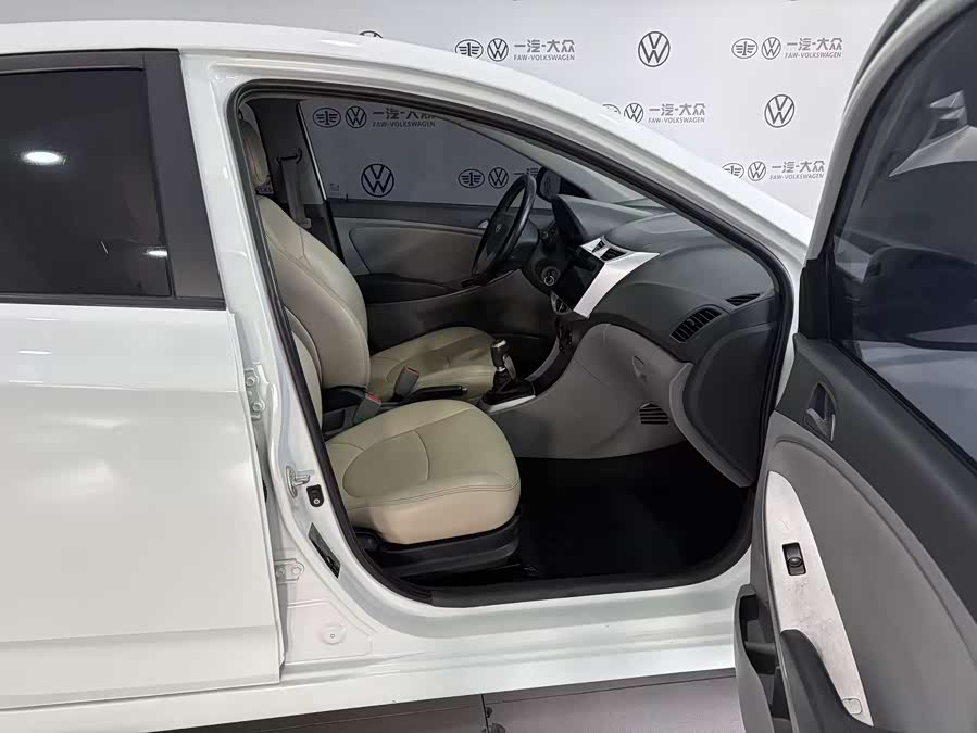 Hyundai Reina 2016 #10 Hyundai Reina 2016 car image #10