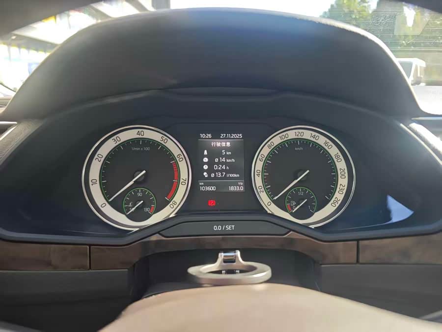 Skoda Superb 2017 car image #10
