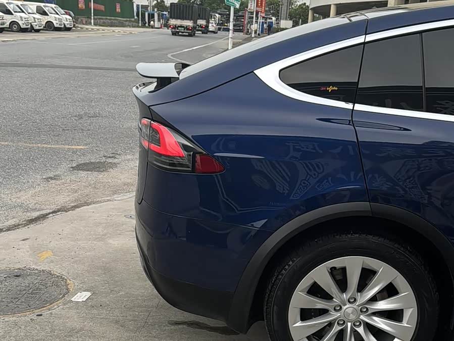 Tesla Model X 2018 car image #10