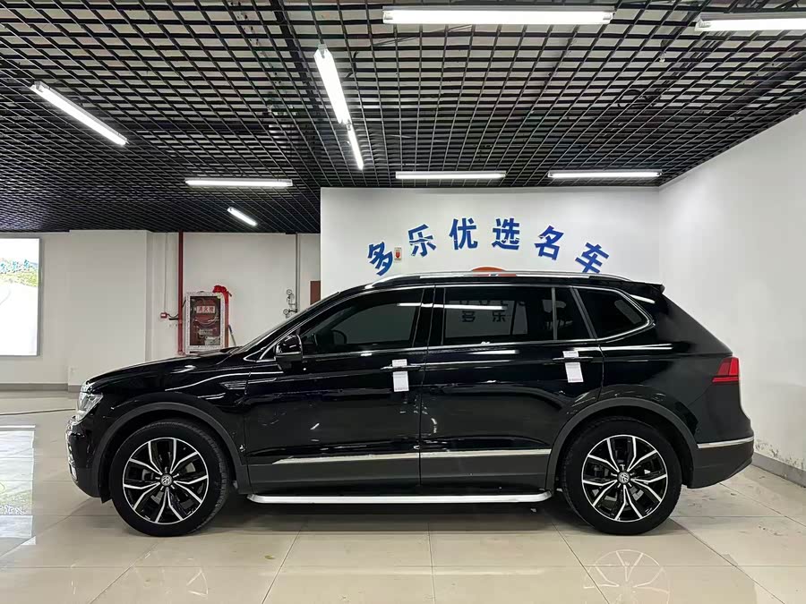 Volkswagen Tiguan L 2022 car image #10