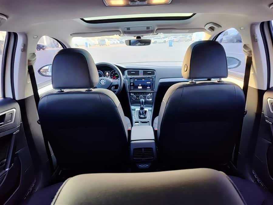 Volkswagen Golf Pure Electric 2020 #10 Volkswagen Golf Pure Electric 2020 car image #10