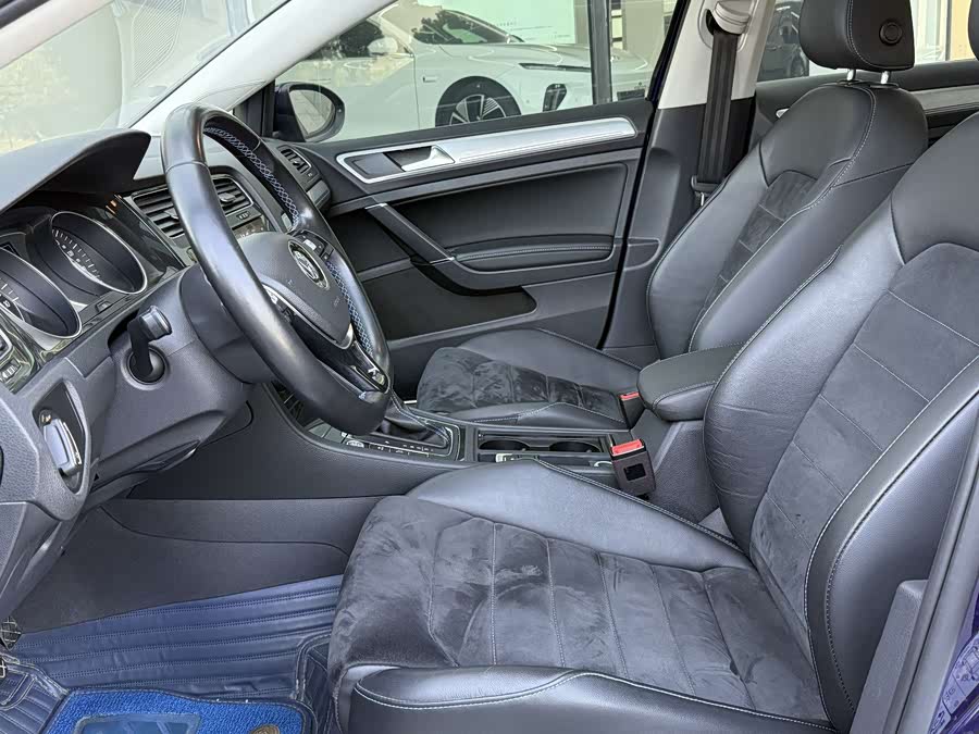 Volkswagen Golf Pure Electric 2020 #10 Volkswagen Golf Pure Electric 2020 car image #10