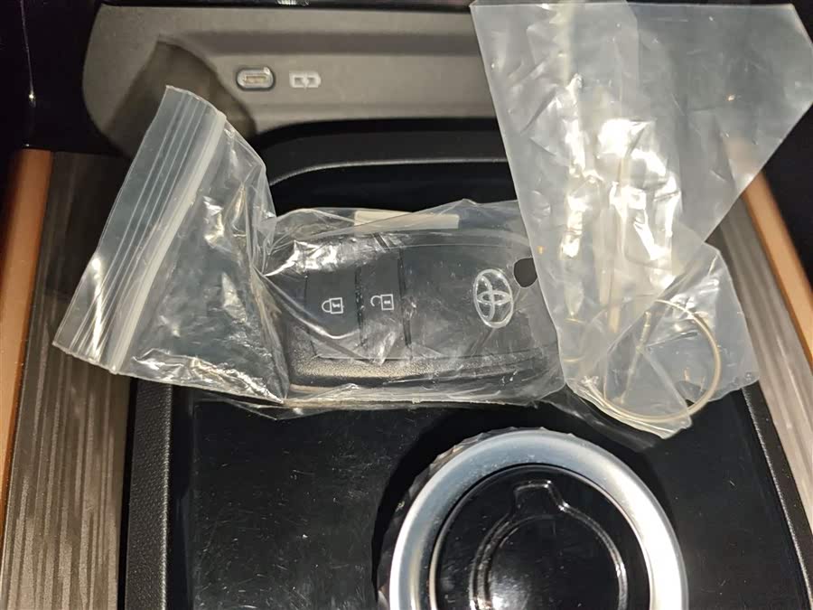 Toyota bZ3 2023 immagine di auto #10