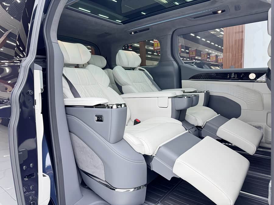 极氪 极氪009 2023 汽车图片 #10