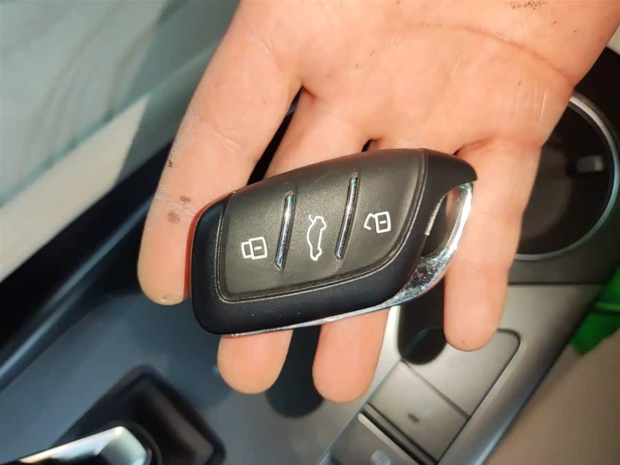 Roewe D5X DMH 2025 car image #10