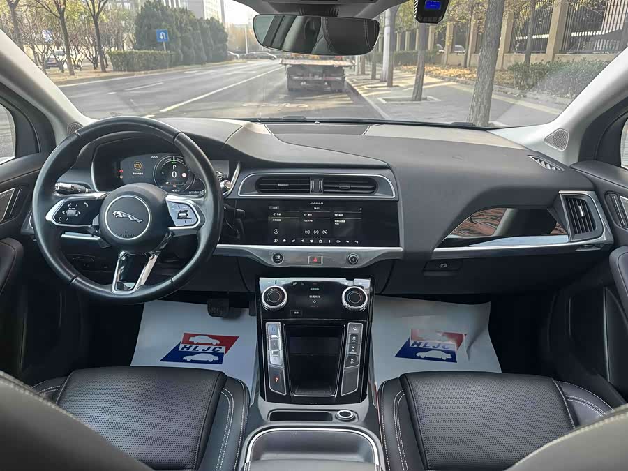 2018 car image #10