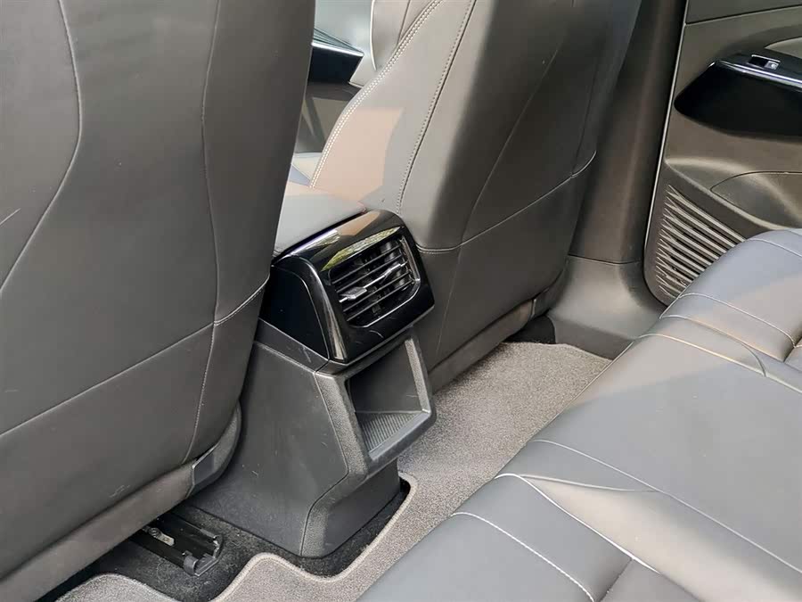 Volkswagen ID.4 X 2021 immagine di auto #10