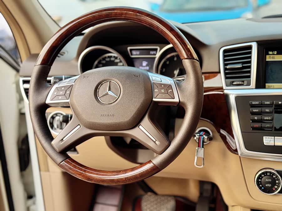 Mercedes-Benz M Class 2012 car image #10