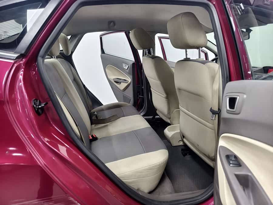 Ford Fiesta 2012 car image #10