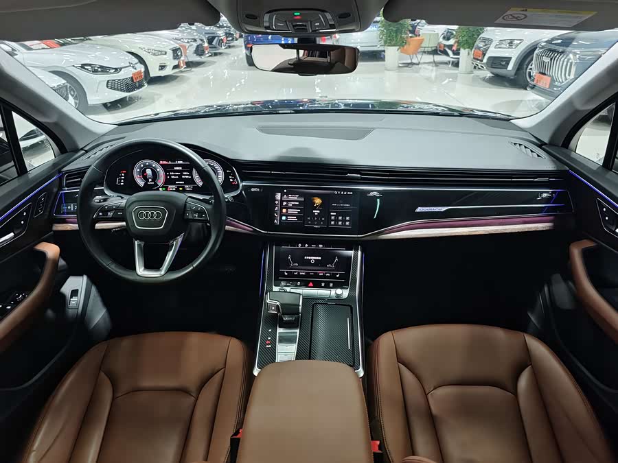 Audi Q7 2021 car image #10