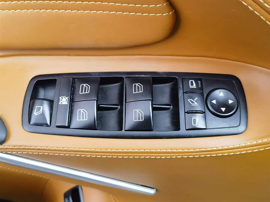 Mercedes-Benz GL Class 2012 car image #10