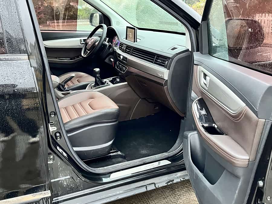 Forthing JOYEAR X6 2017 #10 Forthing JOYEAR X6 2017 car image #10