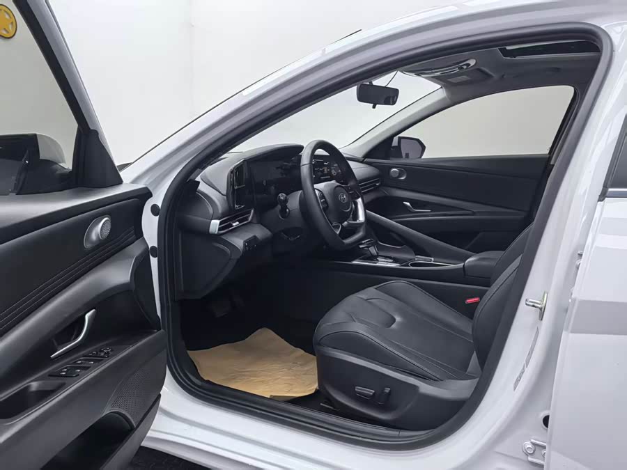 Hyundai Elantra 2022 immagine di auto #10