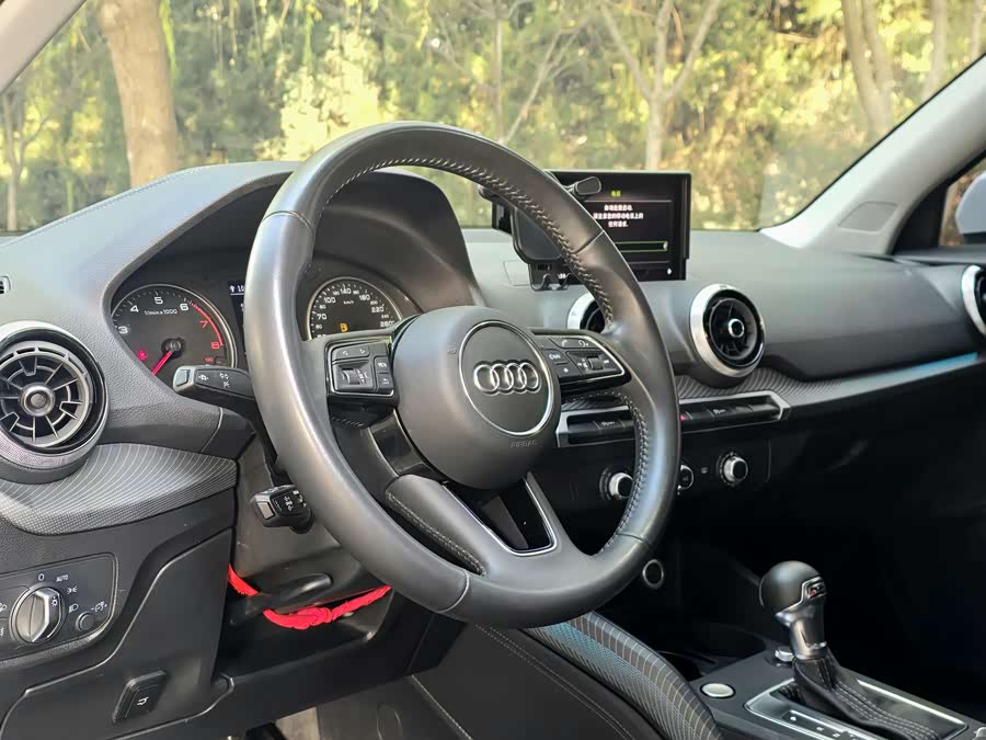 Audi Q2L 2022 car image #10