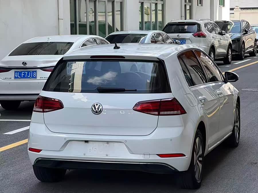 Volkswagen Golf Pure Electric 2020 car image #10