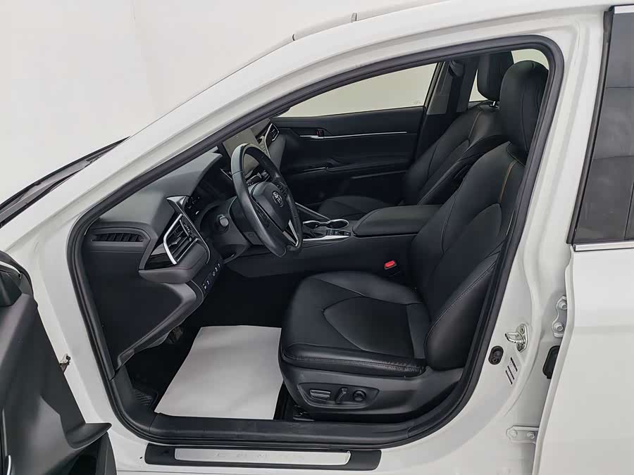 Toyota Camry 2022 car image #10