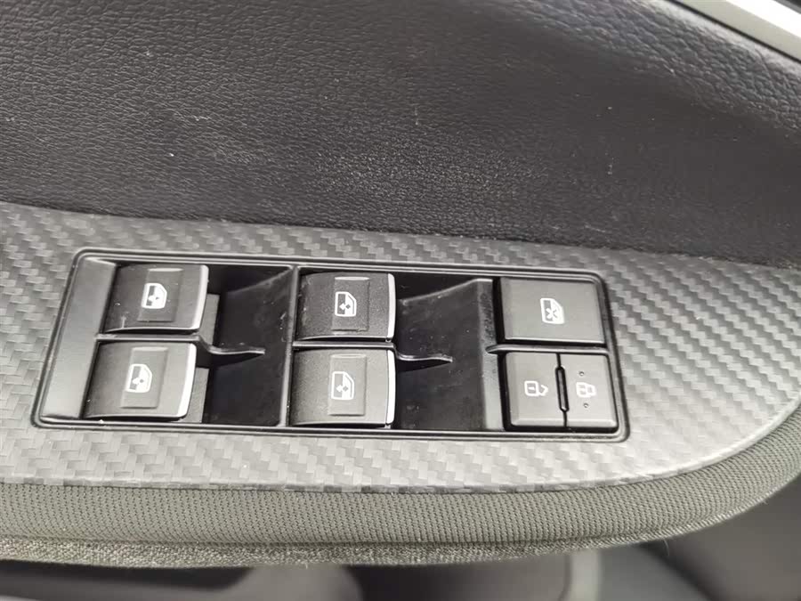 T5 2023 car image #10
