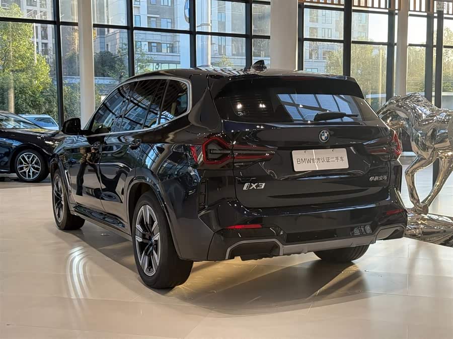 BMW iX3 2025 car image #10