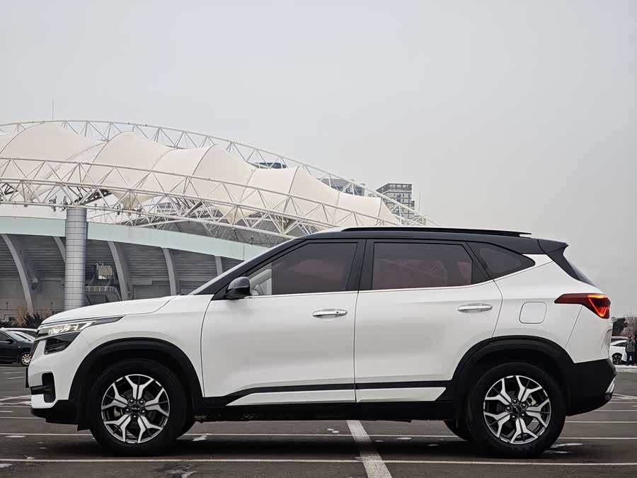 Kia Stonic 2021 car image #10