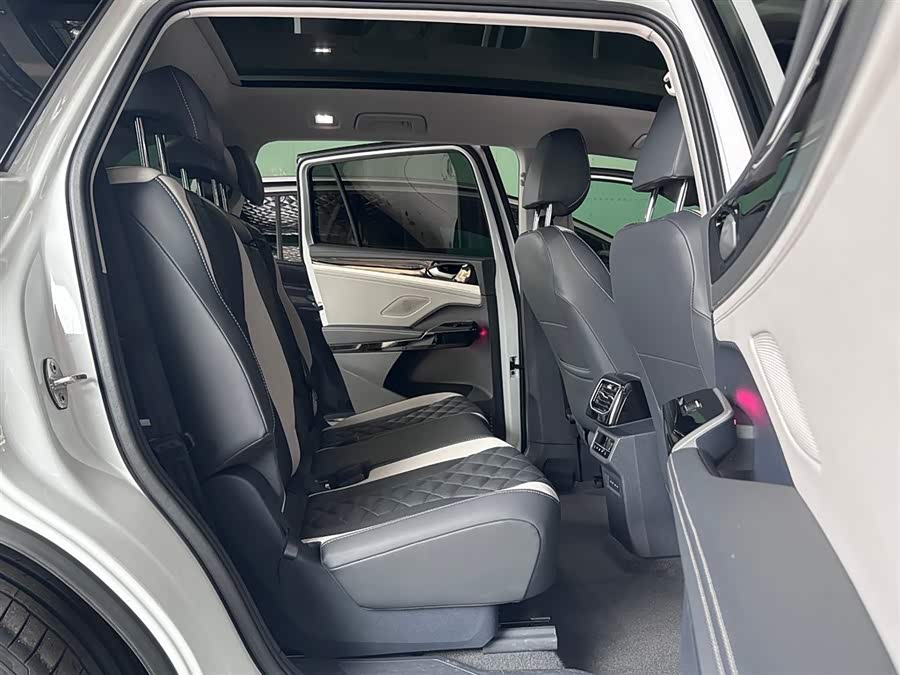 Volkswagen ID.6 Crozz 2024 car image #10