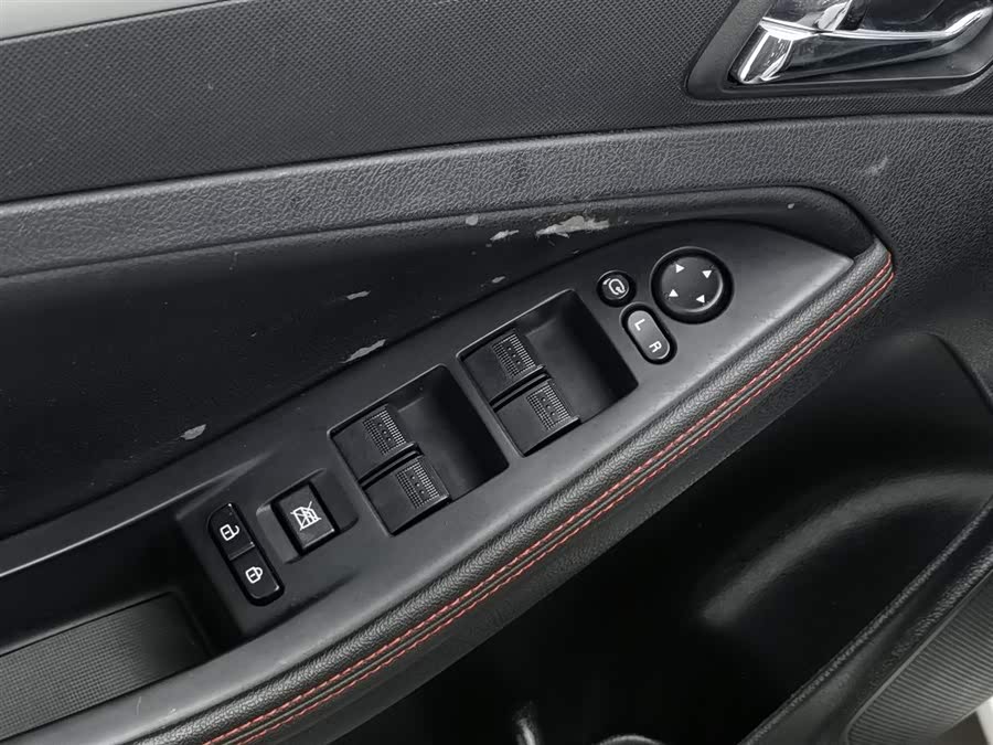2015 car image #10
