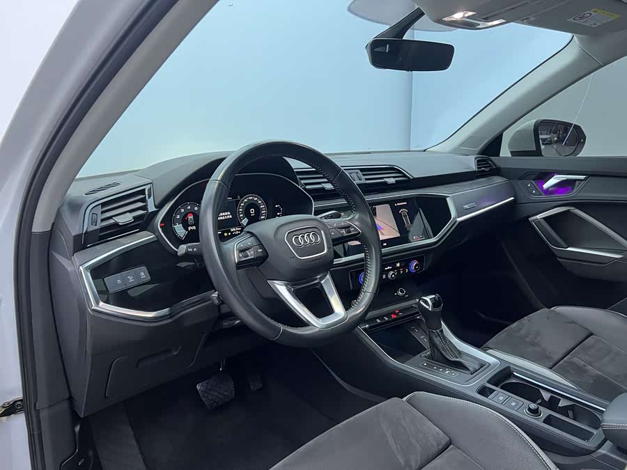Audi Q3 2022 car image #10