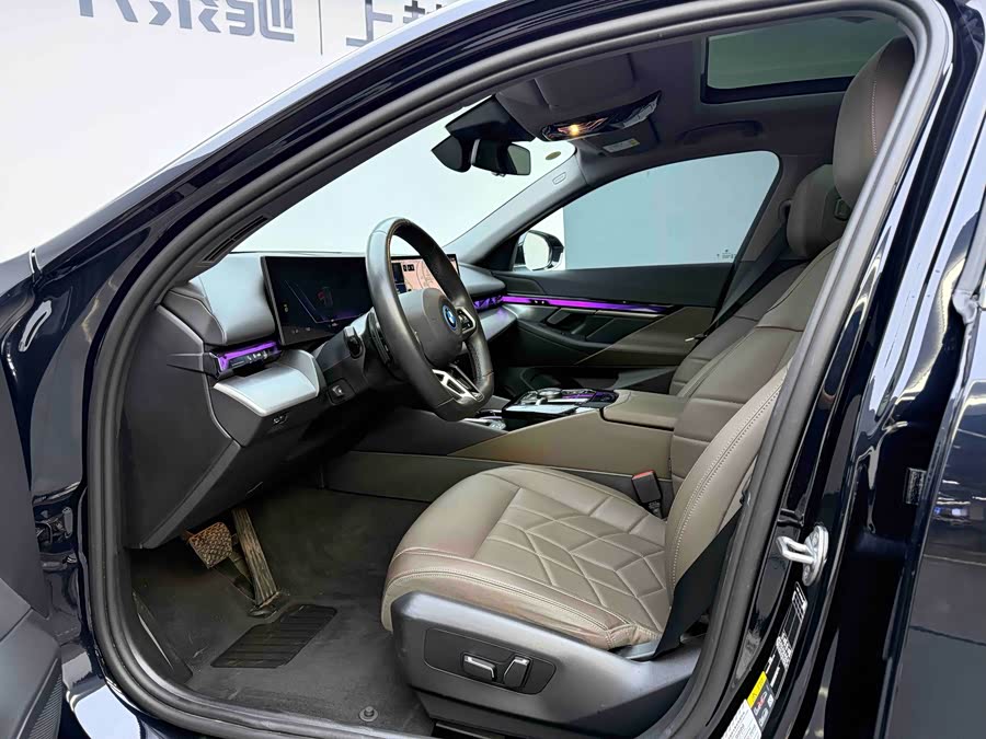 BMW i5 2024 car image #10