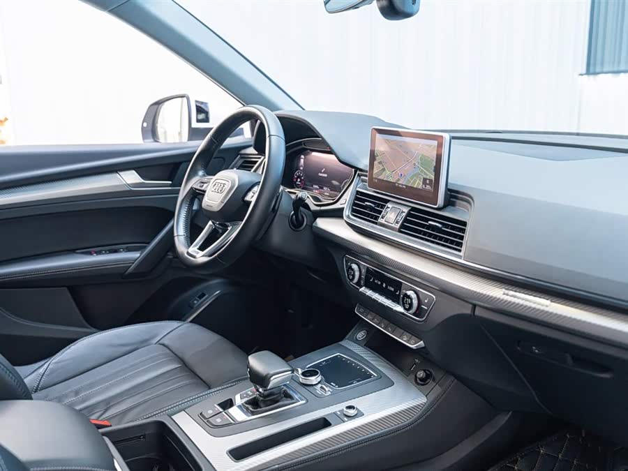 Audi Q5L 2020 car image #10