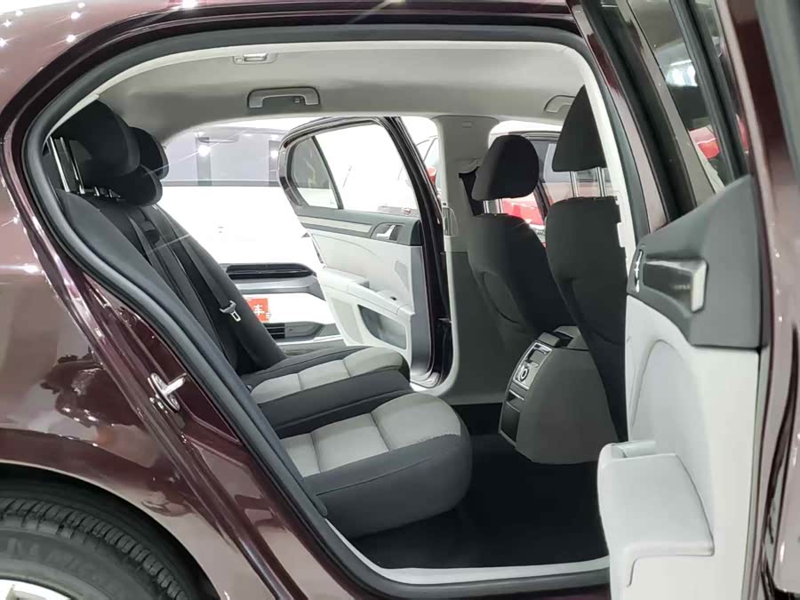 Skoda Superb 2012 imagen de coche #10