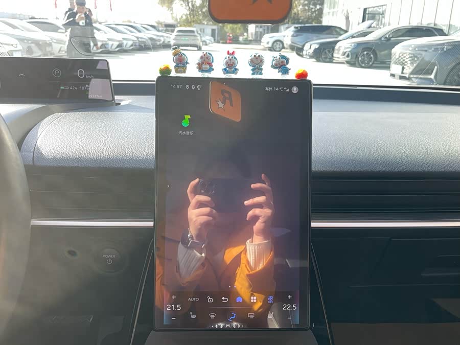 Toyota bZ3 2023 immagine di auto #10