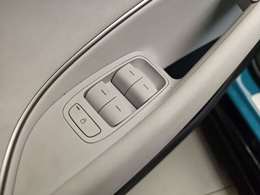 MI SU7 2024 car image #10